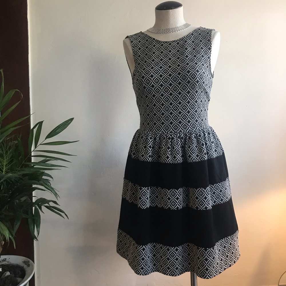 ❌ SOLD ❌Love....ady Dress Black & White Geometric Dress